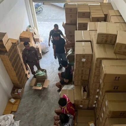 一名中国籍仓库主管海外被抓！Shopee卖家遭大量举报，警方突袭查获超12万件假货...